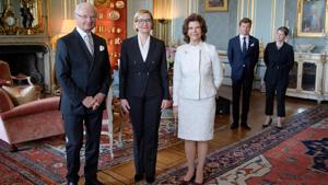 Sweden's King Carl Gustaf and Queen Silvia (R) pose with the Speaker of the Parliament of Finland Paula Risikko (C) during an audience at the Royal Palace in Stockholm, on April 19, 2018.(AFP Photo) Sweden's King Carl Gustaf and Queen Silvia (R) pose with the Speaker of the Parliament of Finland Paula Risikko (C) during an audience at the Royal Palace in Stockholm, on April 19, 2018.(AFP Photo)