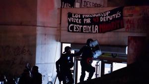 Protesters had blocked access for several days, piling up tables and chairs to control who was coming in, setting up communal kitchen and dormitories and organising non-curriculum classes.(AFP) Protesters had blocked access for several days, piling up tables and chairs to control who was coming in, setting up communal kitchen and dormitories and organising non-curriculum classes.(AFP)
