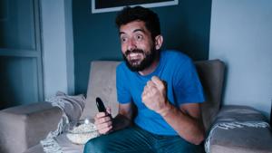 This IPL season, if you settle down to enjoy a good game of cricket with popcorn, chips, pizza and some beer, you need to refer to Rujuta Diwekar’s diet plan.(Shutterstock) This IPL season, if you settle down to enjoy a good game of cricket with popcorn, chips, pizza and some beer, you need to refer to Rujuta Diwekar’s diet plan.(Shutterstock)