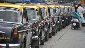 The Union government has postponed the mandatory installation of vehicle tracking system (VTS) and panic buttons in vehicles till April 2019.(HT File) The Union government has postponed the mandatory installation of vehicle tracking system (VTS) and panic buttons in vehicles till April 2019.(HT File)