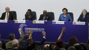 Journalists put their hands up to ask questions during the closing press conference for the Commonwealth Heads of Government Meeting (CHOGM) at Marlborough House in London on Friday.(AP) Journalists put their hands up to ask questions during the closing press conference for the Commonwealth Heads of Government Meeting (CHOGM) at Marlborough House in London on Friday.(AP)