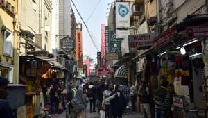 A view of Khan Market in New Delhi. A PIL had sought action against restaurants in Khan Market and Connaught Place for not obtaining fire safety clearances.(Sanchit Khanna /HT File Photo) A view of Khan Market in New Delhi. A PIL had sought action against restaurants in Khan Market and Connaught Place for not obtaining fire safety clearances.(Sanchit Khanna /HT File Photo)