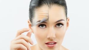 For smoother, younger skin, every nutritionist will ask you to stay away from sugar.(Shutterstock) For smoother, younger skin, every nutritionist will ask you to stay away from sugar.(Shutterstock)