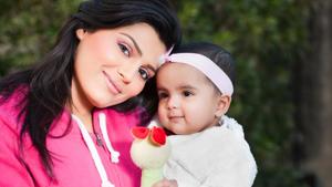 Include the right skin care products in your regimen to prevent pregnancy-related skin problems.(Shutterstock) Include the right skin care products in your regimen to prevent pregnancy-related skin problems.(Shutterstock)