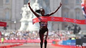 Kenya's Vivian Cheruiyot crosses the finish line to win the elite women's race of the 2018 London Marathon in central London on Sunday.(AFP) Kenya's Vivian Cheruiyot crosses the finish line to win the elite women's race of the 2018 London Marathon in central London on Sunday.(AFP)
