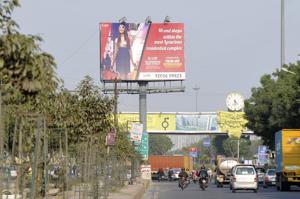 The authority has changed the old system, under which it used to charge different rates for wall wraps, hoardings and unipoles, and will now charge the advertisers a flat rate per square feet (sqft) depending on the zone where the advertisement is to be placed.(Sunil Ghosh/HT FILE) The authority has changed the old system, under which it used to charge different rates for wall wraps, hoardings and unipoles, and will now charge the advertisers a flat rate per square feet (sqft) depending on the zone where the advertisement is to be placed.(Sunil Ghosh/HT FILE)
