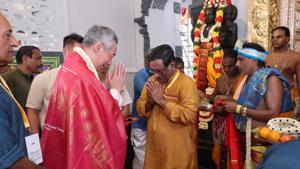 Singapore Prime Minister Lee Hsien Loong joins the reconsecration ceremony of the Sri Srinivasa Perumal Temple in the Little India precinct on Sunday.(Twitter Photo/@leehsienloong) Singapore Prime Minister Lee Hsien Loong joins the reconsecration ceremony of the Sri Srinivasa Perumal Temple in the Little India precinct on Sunday.(Twitter Photo/@leehsienloong)