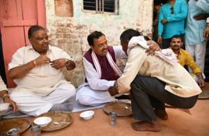 Dy CM Maurya breaks bread at a Dalit party worker’s residence.(HT Photo) Dy CM Maurya breaks bread at a Dalit party worker’s residence.(HT Photo)
