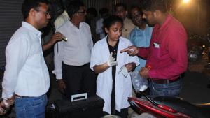 Forensic experts at the crime spot.(PRAMOD THAKUR/HT) Forensic experts at the crime spot.(PRAMOD THAKUR/HT)