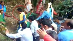 Minister Dhan Singh Rawat is seen leaving the spot in a still from the video.(HT) Minister Dhan Singh Rawat is seen leaving the spot in a still from the video.(HT)