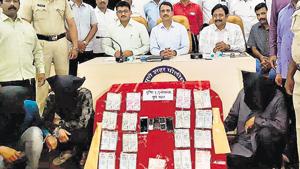 (From left, seated) Pankaj Dahane, deputy police commissioner; Pradeep Deshpande, additional police commissioner and Sitaram More, senior police inspector; with items confiscated from the accused (seated on the ground).(HT PHOTO) (From left, seated) Pankaj Dahane, deputy police commissioner; Pradeep Deshpande, additional police commissioner and Sitaram More, senior police inspector; with items confiscated from the accused (seated on the ground).(HT PHOTO)