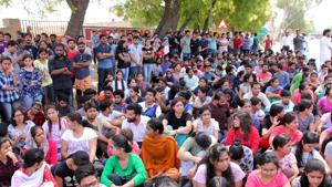 Students of Central University of Punjab block Bathinda-Mansa road after a student died in the university campus at Bathinda on Tuesday.(Sanjeev Kumar/HT) Students of Central University of Punjab block Bathinda-Mansa road after a student died in the university campus at Bathinda on Tuesday.(Sanjeev Kumar/HT)