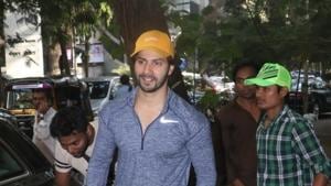 Varun Dhawan seen at a gym in Mumbai.(IANS) Varun Dhawan seen at a gym in Mumbai.(IANS)