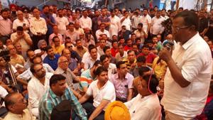 Phagwara MLA Som Parkash addressing protestors in Phagwara on Wednesday.(HT Photo) Phagwara MLA Som Parkash addressing protestors in Phagwara on Wednesday.(HT Photo)