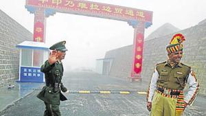 A Chinese soldier (L) next to an Indian soldier at the Nathu La border crossing between India and China in Sikkim.(AFP File Photo) A Chinese soldier (L) next to an Indian soldier at the Nathu La border crossing between India and China in Sikkim.(AFP File Photo)