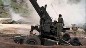 Photo dated 21 June 1999 shows Indian artillery men firing 155mm Bofors guns from a gun emplacement on the Srinagar to Kargil road.(AFP File Photo) Photo dated 21 June 1999 shows Indian artillery men firing 155mm Bofors guns from a gun emplacement on the Srinagar to Kargil road.(AFP File Photo)
