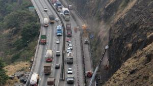 The 94km Pune-Mumbai expressway has three lanes in each direction and each serve a different purpose.The first lane (one adjacent to the divider) is for overtaking, the second lane is for light vehicles and the third one is for buses and other heavy vehicles. However, most motorists do not follow these rules.(HT FILE PHOTO) The 94km Pune-Mumbai expressway has three lanes in each direction and each serve a different purpose.The first lane (one adjacent to the divider) is for overtaking, the second lane is for light vehicles and the third one is for buses and other heavy vehicles. However, most motorists do not follow these rules.(HT FILE PHOTO)