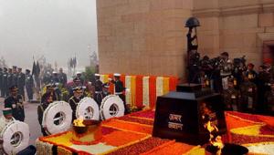 Service chiefs pay homage to martyrs at Amar Jawan Jyoti at India Gate in New Delhi.(PTI File Photo) Service chiefs pay homage to martyrs at Amar Jawan Jyoti at India Gate in New Delhi.(PTI File Photo)