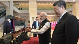 Prime Minister Narendra Modi and Chinese President Xi Jinping visit an exhibition at Hubei Provincial museum in Wuhan, China, on April 27.(REUTERS) Prime Minister Narendra Modi and Chinese President Xi Jinping visit an exhibition at Hubei Provincial museum in Wuhan, China, on April 27.(REUTERS)