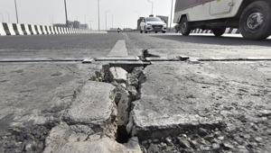 Cracks have developed on two elevated U-turns and an elevated road at busy Iffco chowk, in Gurugram.(Sanjeev Verma/HT PHOTO) Cracks have developed on two elevated U-turns and an elevated road at busy Iffco chowk, in Gurugram.(Sanjeev Verma/HT PHOTO)