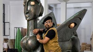 Artist Paresh Maity poses next to his artwork Flying Fantasy.(pareshmaity.in) Artist Paresh Maity poses next to his artwork Flying Fantasy.(pareshmaity.in)