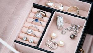 Do not keep two different type of jewellery in one box.(Shutterstock) Do not keep two different type of jewellery in one box.(Shutterstock)