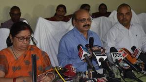 UP Board director Awadh Naresh Sharma and secretary Neena Srivastava declare the UP Board 2018 results in Allahabad on Sunday.(HT Photo) UP Board director Awadh Naresh Sharma and secretary Neena Srivastava declare the UP Board 2018 results in Allahabad on Sunday.(HT Photo)