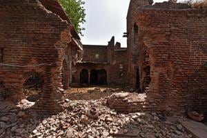 Aam Khas in outer Delhi’s Jaunti village, once a hunting lodge built during Mughal emperor Shahjahan’s time, lies in dilapidated condition.(Anushree Fadnavis/ HT File) Aam Khas in outer Delhi’s Jaunti village, once a hunting lodge built during Mughal emperor Shahjahan’s time, lies in dilapidated condition.(Anushree Fadnavis/ HT File)