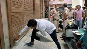 A municipal corporation official seals a shop at Gandhi Nagar during a sealing drive in east Delhi.(PTI FILE) A municipal corporation official seals a shop at Gandhi Nagar during a sealing drive in east Delhi.(PTI FILE)