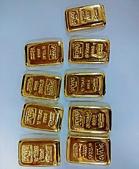 The gold bars retrieved on Monday at Mumbai airport.(HT) The gold bars retrieved on Monday at Mumbai airport.(HT)