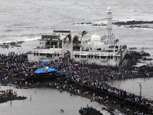 The boy was found near Haji Ali.(HT file photo) The boy was found near Haji Ali.(HT file photo)