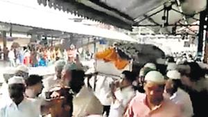 A video grab of a funeral procession passing through Kurla station on Sunday. The video was uploaded on Twitter by a member of Rail Yatri Parishad. A video grab of a funeral procession passing through Kurla station on Sunday. The video was uploaded on Twitter by a member of Rail Yatri Parishad.