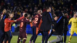 FC Barcelona players rejoice after winning the Spanish league football match against Deportivo Coruna and claiming their 25th La Liga at the Riazor stadium in Coruna.(AFP) FC Barcelona players rejoice after winning the Spanish league football match against Deportivo Coruna and claiming their 25th La Liga at the Riazor stadium in Coruna.(AFP)