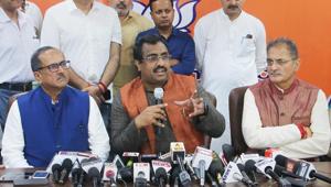 Bharatiya Janata Party (BJP) national spokesperson Ram Madhav, flanked by Nirmal Singh and Kavinder Gupta, addresses a press conference on the cabinet reshuffle, in Jammu on Monday.(PTI) Bharatiya Janata Party (BJP) national spokesperson Ram Madhav, flanked by Nirmal Singh and Kavinder Gupta, addresses a press conference on the cabinet reshuffle, in Jammu on Monday.(PTI)