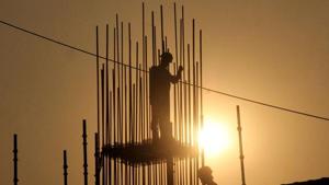 Workers busy on the construction side at Bhendi Bazar in Mumbai.(HT File Photo) Workers busy on the construction side at Bhendi Bazar in Mumbai.(HT File Photo)