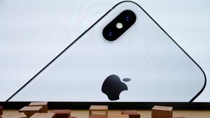 FILE PHOTO: An iPhone X is seen on a large video screen in the new Apple Visitor Center in Cupertino, California, U.S., November 17, 2017. REUTERS/Elijah Nouvelage/File Photo(REUTERS) FILE PHOTO: An iPhone X is seen on a large video screen in the new Apple Visitor Center in Cupertino, California, U.S., November 17, 2017. REUTERS/Elijah Nouvelage/File Photo(REUTERS)