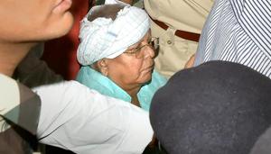 RJD chief and former Bihar chief minister Lalu Prasad Yadav arrives at Ranchi railway station on Tuesday amid heavy security.(PTI) RJD chief and former Bihar chief minister Lalu Prasad Yadav arrives at Ranchi railway station on Tuesday amid heavy security.(PTI)