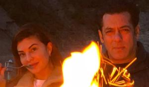 Salman Khan and Jacqueline Fernandez during Kashmir shoot for Race 3.(Jacqueline Fernandez/Insta Story) Salman Khan and Jacqueline Fernandez during Kashmir shoot for Race 3.(Jacqueline Fernandez/Insta Story)