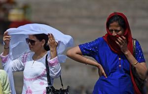 Day temperatures in Mumbai were also above normal.(Satyabrata Tripathy) Day temperatures in Mumbai were also above normal.(Satyabrata Tripathy)