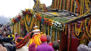 Tungnath temple decorated with flowers during the opening of portals in Rudraprayag district on Wednesday.(HT Photo) Tungnath temple decorated with flowers during the opening of portals in Rudraprayag district on Wednesday.(HT Photo)