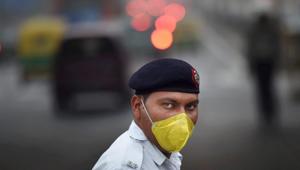 In this file photo, a traffic policeman wears an anti-pollution mask to protect himself from air pollution.(PTI FILE) In this file photo, a traffic policeman wears an anti-pollution mask to protect himself from air pollution.(PTI FILE)