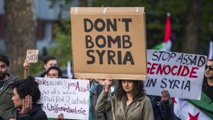 A demonstrator carries a placard reading: "don't bomb Syria" during the "Revolutionary 1st of May Demonstration" on May 1, 2018 in Berlin.(AFP) A demonstrator carries a placard reading: "don't bomb Syria" during the "Revolutionary 1st of May Demonstration" on May 1, 2018 in Berlin.(AFP)
