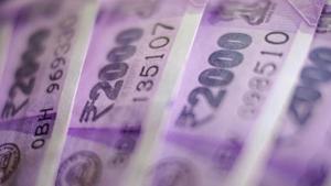 Dealers attributed the rupee’s fall to fresh demand for the US dollar and sustained foreign fund outflows.(Dhiraj Singh/Bloomberg) Dealers attributed the rupee’s fall to fresh demand for the US dollar and sustained foreign fund outflows.(Dhiraj Singh/Bloomberg)