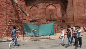 Restoration work underway at Red Fort in New Delhi.(Vipin Kumar/HT PHOTO) Restoration work underway at Red Fort in New Delhi.(Vipin Kumar/HT PHOTO)