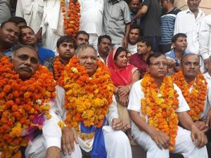 Dalit leaders being welcomed by community members in Barmer on Wednesday after they were released from jail on bail.(HT Photo) Dalit leaders being welcomed by community members in Barmer on Wednesday after they were released from jail on bail.(HT Photo)