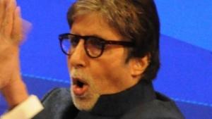 Amitabh Bachchan shares a light moment during the promotion of his upcoming film 102 Not Out, in Mumbai.(IANS) Amitabh Bachchan shares a light moment during the promotion of his upcoming film 102 Not Out, in Mumbai.(IANS)