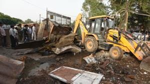Delhi civic officials carry out an anti-encroachment drive near Jama Masjid in Old Delhi on May 3, 2018.(Sonu Mehta/HT Photo) Delhi civic officials carry out an anti-encroachment drive near Jama Masjid in Old Delhi on May 3, 2018.(Sonu Mehta/HT Photo)