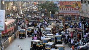In 2017-18, 1,09,443 new vehicles were registered with the Kalyan Regional Transport Office (RTO), as compared to 90,735 vehicles in 2016-17.(RishikeshChaudhary/HT) In 2017-18, 1,09,443 new vehicles were registered with the Kalyan Regional Transport Office (RTO), as compared to 90,735 vehicles in 2016-17.(RishikeshChaudhary/HT)