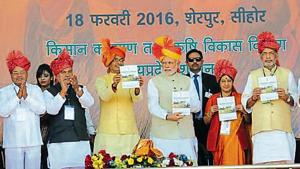 Prime Minister Narendra Modi and senior BJP leaders launch the Pradhan Mantri Fasal Bima Yojana in 2016.(HT File Photo) Prime Minister Narendra Modi and senior BJP leaders launch the Pradhan Mantri Fasal Bima Yojana in 2016.(HT File Photo)