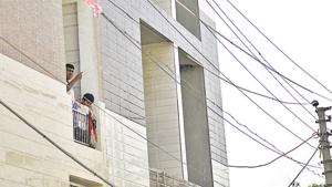 According to the Nigdi police, the deceased identified as Amar Khilare (25), a resident of Thergaon, and co-worker Siddhartha Kale (30) were busy cleaning a water tank with a machine when Khilare got electrocuted.(HT REPRESENTATIVE PHOTO) According to the Nigdi police, the deceased identified as Amar Khilare (25), a resident of Thergaon, and co-worker Siddhartha Kale (30) were busy cleaning a water tank with a machine when Khilare got electrocuted.(HT REPRESENTATIVE PHOTO)
